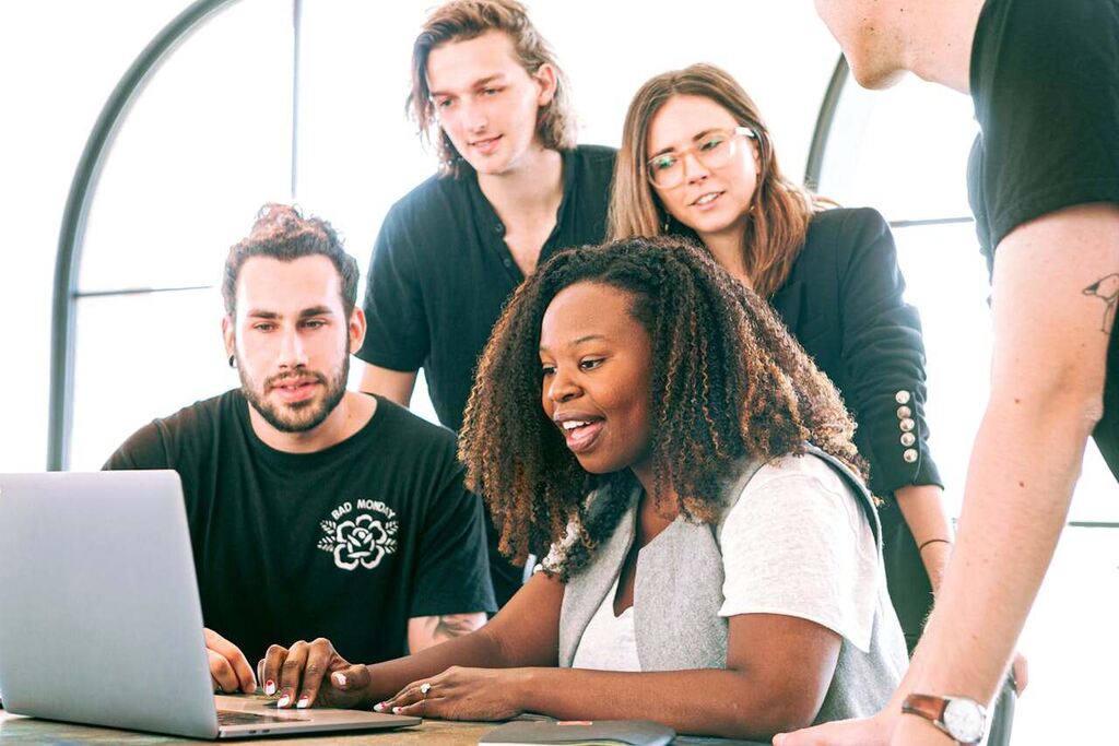 equipe elaborando estratégia de marketing verde