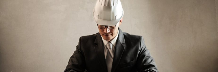 profissional de arquitetura representando os brindes para arquitetos