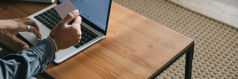 Dicas para não errar na hora de comprar brindes online