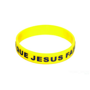 Pulseira de silicone com gravação em alto relevo com cor