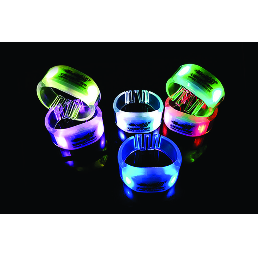 Pulseira flexível em silicone com LED – Ativada por controle remoto