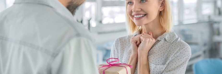 Lembrança para Dia da Mulher na empresa: 8 ideias que agregam valor